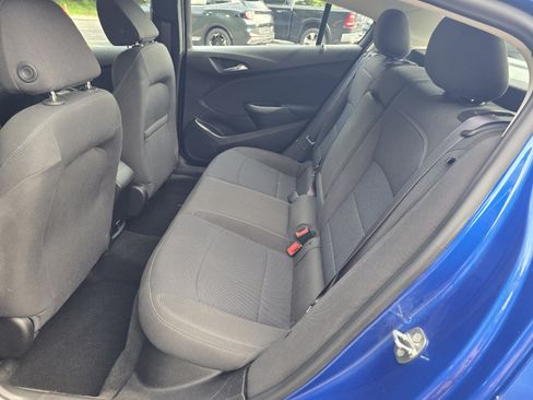 Used 2017 Chevrolet Cruze LT w/ Convenience Package FWD image 10