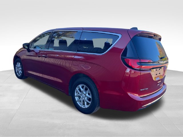 New 2026 Chrysler Pacifica Select FWD image 9