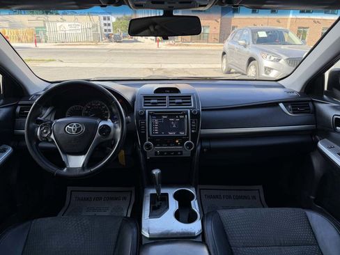 Used 2014 Toyota Camry SE w/ Moonroof Package FWD image 13