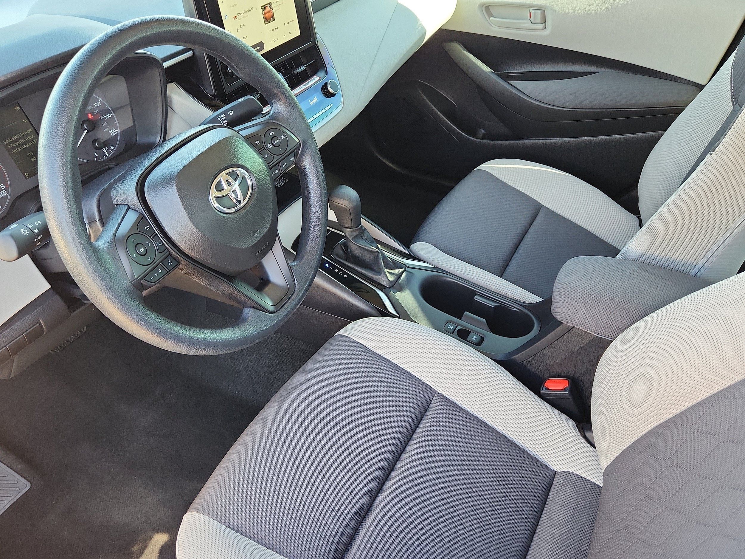 Used 2025 Toyota Corolla LE w/ LE Premium Package FWD image 9