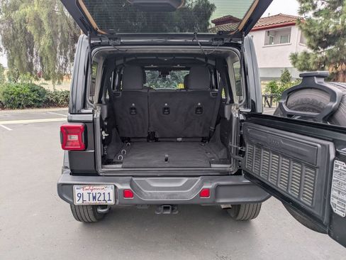 Used 2024 Jeep Wrangler Sahara image 31