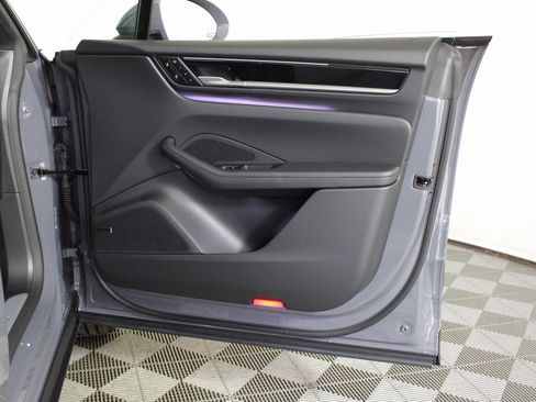 Used 2025 Porsche Macan Electric image 37