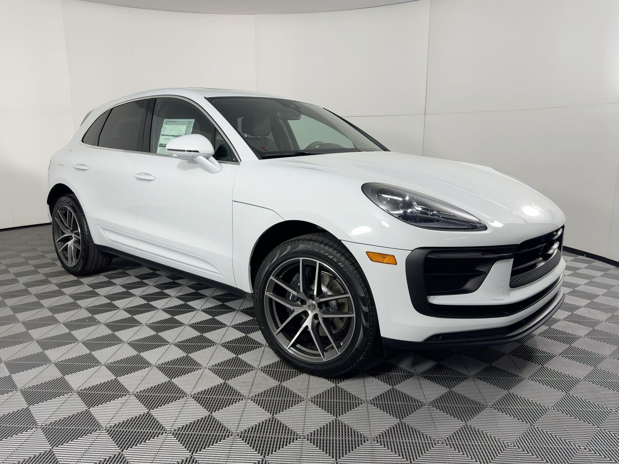 Certified 2026 Porsche Macan AWD/4WD image 7