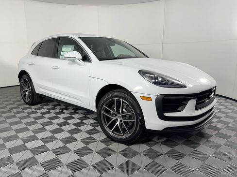 Certified 2026 Porsche Macan AWD/4WD image 7