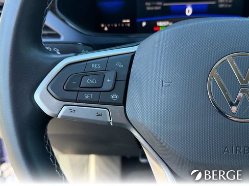 Used 2022 Volkswagen Taos SE image 36