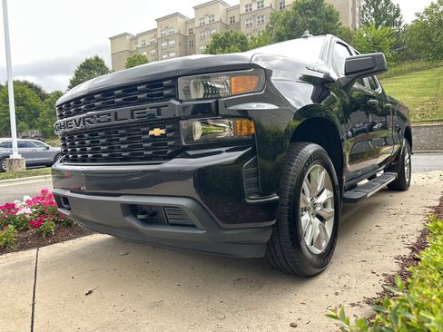 Used 2020 Chevrolet Silverado 1500 Custom w/ Custom Value Package AWD/4WD image 10