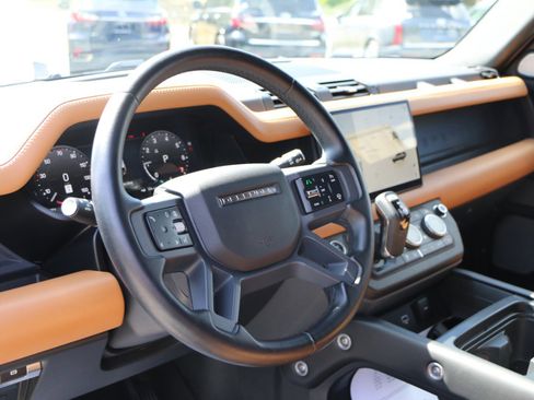 Used 2024 Land Rover Defender 130 X-Dynamic SE AWD/4WD image 19