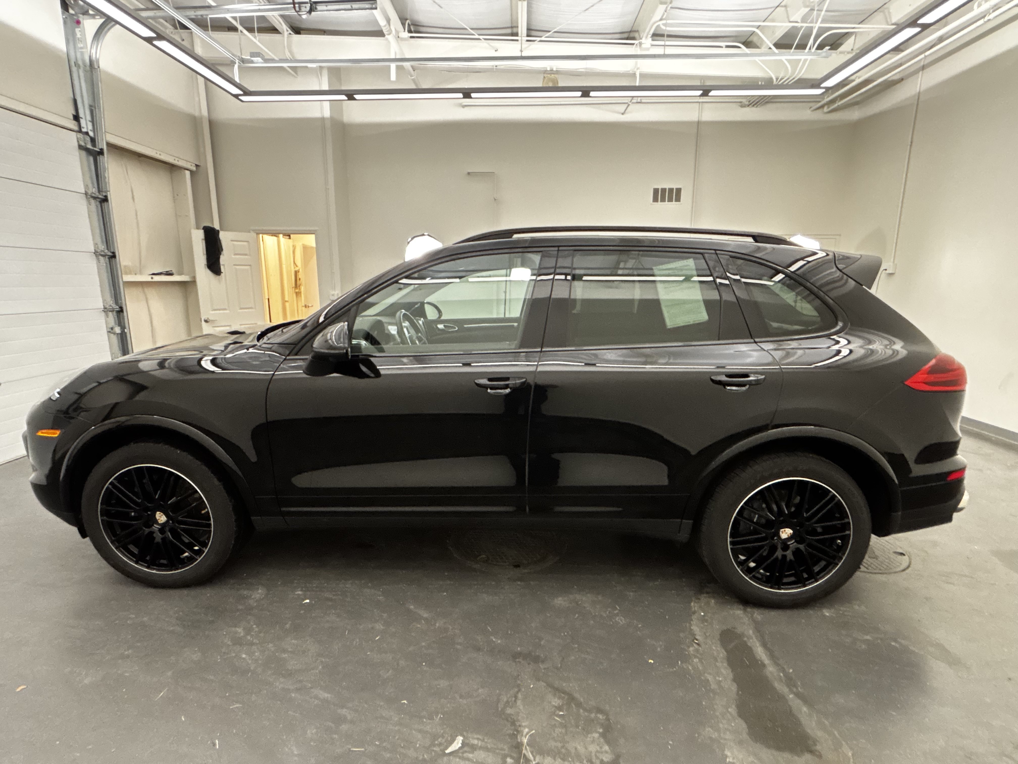 Used 2018 Porsche Cayenne Platinum Edition AWD/4WD image 4