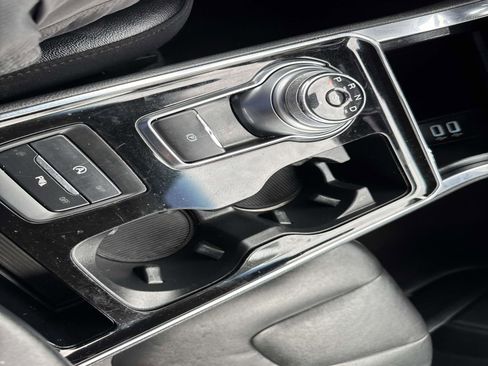 Used 2020 Ford Edge Titanium image 25