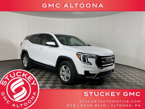 Used 2023 GMC Terrain SLE image 1