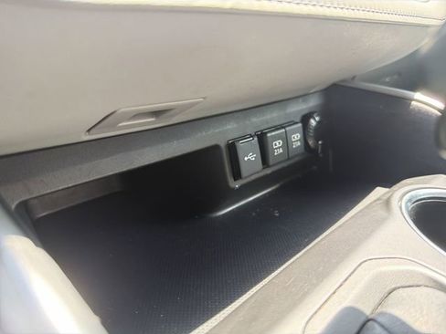 Used 2021 Toyota Highlander XLE AWD/4WD image 30