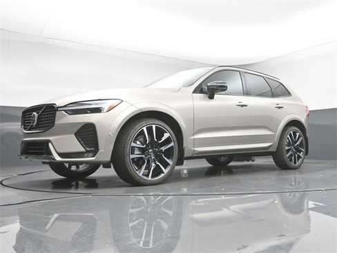 Used 2024 Volvo XC60 B5 Ultimate w/ Protection Package Premier image 40