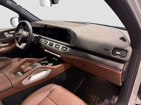 Used 2024 Mercedes-Benz GLS 450 4MATIC image 28