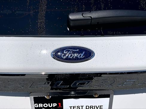 Used 2024 Ford Explorer XLT AWD/4WD image 31
