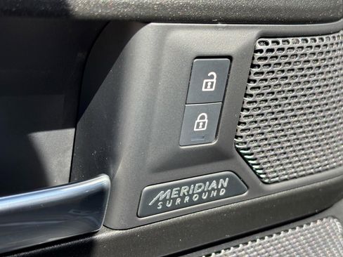 Used 2024 Land Rover Defender 110 V8 image 31