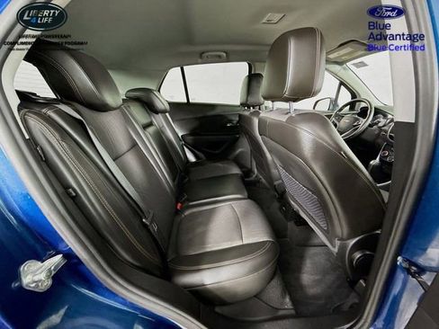 Used 2020 Chevrolet Trax LT w/ LT Convenience Package image 26