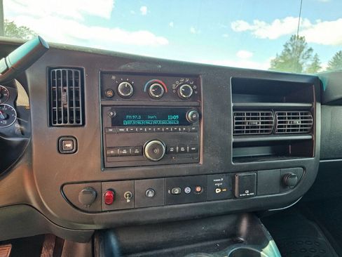 Used 2017 Chevrolet Express 2500 image 19