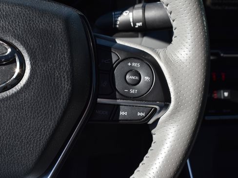 Used 2020 Toyota Avalon Limited image 14