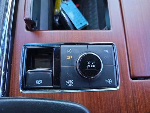 Used 2018 Lincoln Navigator Select w/ Technology Package image 23