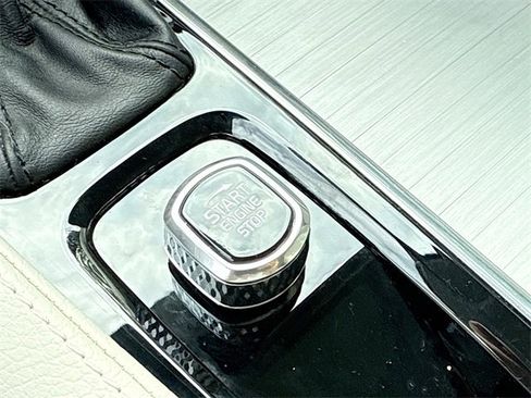 Used 2022 Volvo XC90 T5 Momentum w/ Advanced Package image 38