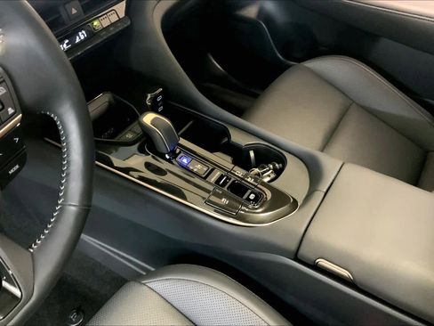 Used 2025 Toyota Crown Signia w/ Advanced Technology Package image 16