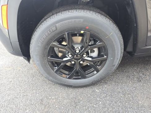 New 2026 Jeep Grand Cherokee Laredo image 8