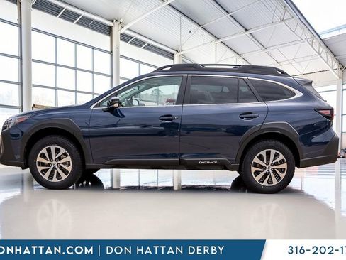 Used 2025 Subaru Outback Premium AWD/4WD image 2