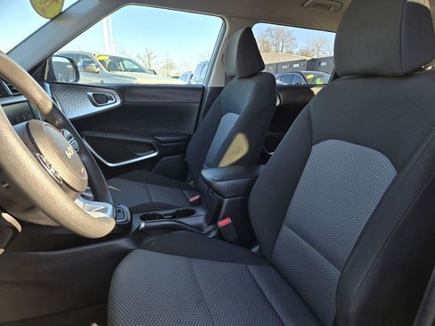 Used 2023 Kia Soul LX w/ LX Technology Package image 24