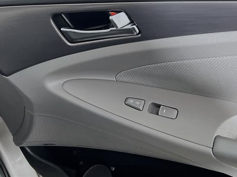Used 2013 Hyundai Sonata Limited image 32