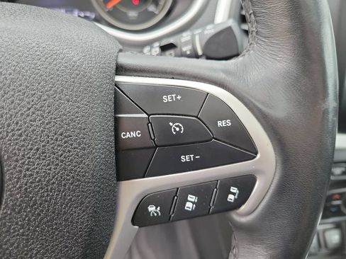 Used 2018 Jeep Cherokee Trailhawk AWD/4WD image 25