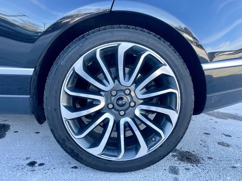 Used 2020 Land Rover Range Rover Long Wheelbase HSE image 10