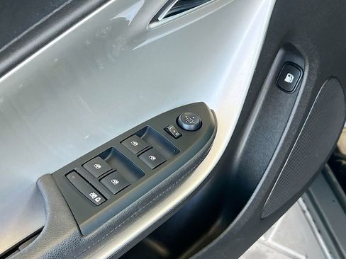 Used 2014 Chevrolet Volt FWD image 16
