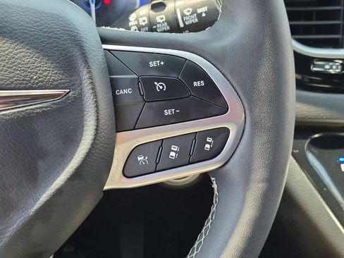 Used 2025 Chrysler Pacifica Select FWD image 22