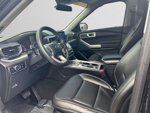 Used 2024 Ford Explorer XLT w/ Equipment Group 202A AWD/4WD image 19