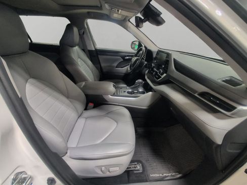 Used 2020 Toyota Highlander XLE image 15