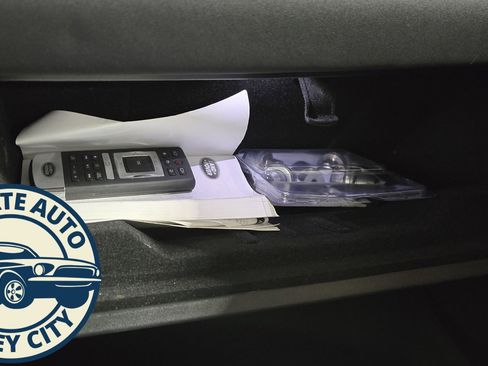 Used 2019 Land Rover Discovery HSE image 24