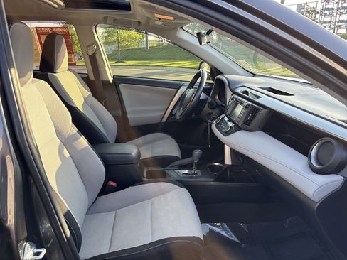 Used 2017 Toyota RAV4 XLE FWD image 23