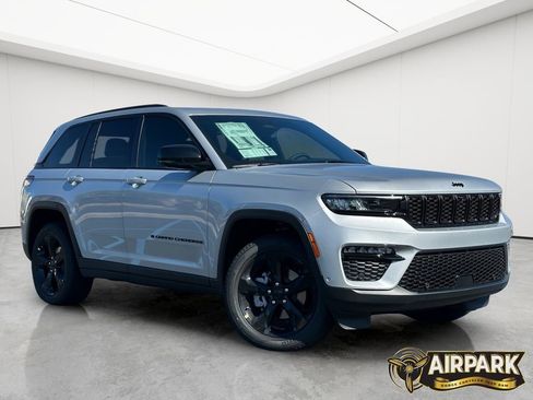 New 2025 Jeep Grand Cherokee Limited w/ Luxury Tech Group II image 2