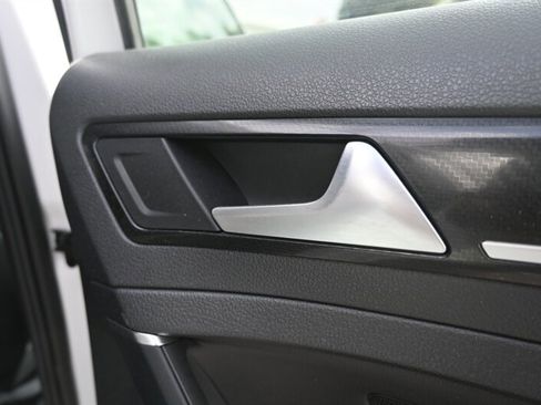 Used 2019 Volkswagen Golf R 4-Door image 48