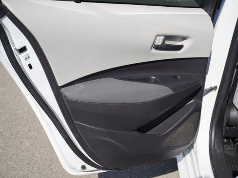 Used 2022 Toyota Corolla LE w/ Carpet Mat Package (TMS) FWD image 11