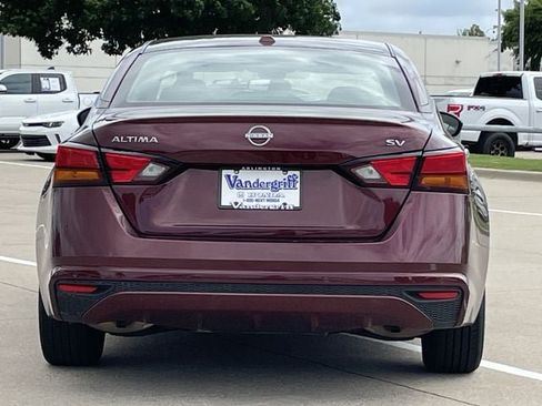Used 2024 Nissan Altima 2.5 SV FWD image 5