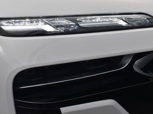 Certified 2024 BMW 750e xDrive w/ Executive Package image 28