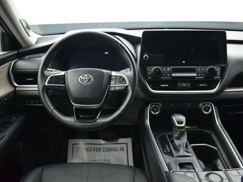 Used 2025 Toyota Grand Highlander AWD Hybrid image 19