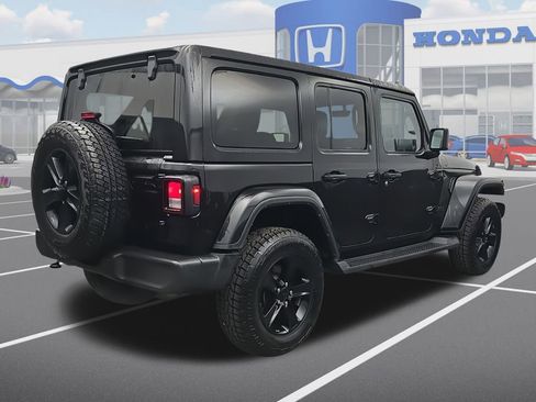 Used 2022 Jeep Wrangler Unlimited Sahara image 10