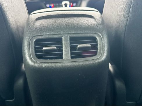 Used 2018 Buick Regal Essence w/ Driver Confidence Package #1 FWD image 32