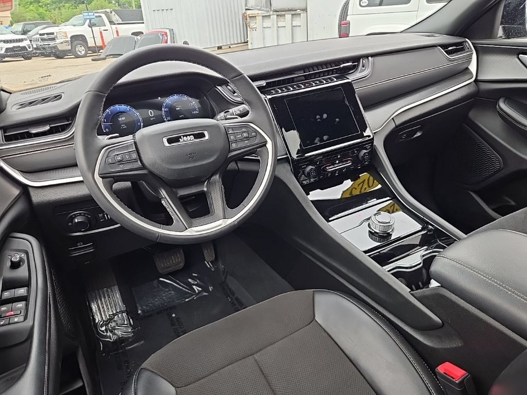 Used 2023 Jeep Grand Cherokee L Laredo AWD/4WD image 18