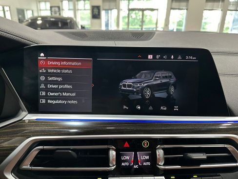 Used 2021 BMW X7 xDrive40i w/ M Sport Package AWD/4WD image 73