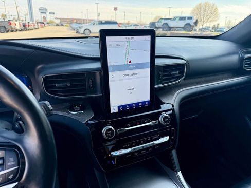 Used 2021 Ford Explorer Platinum w/ Equipment Group 601A AWD/4WD image 26