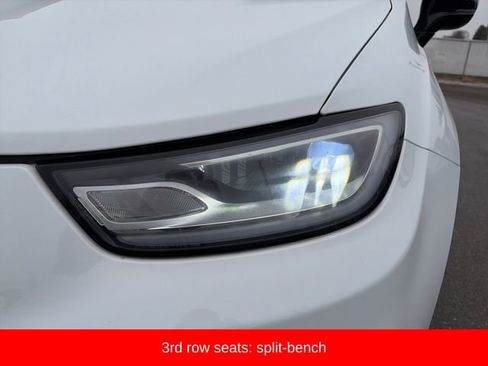 Used 2024 Chrysler Pacifica Touring-L image 17