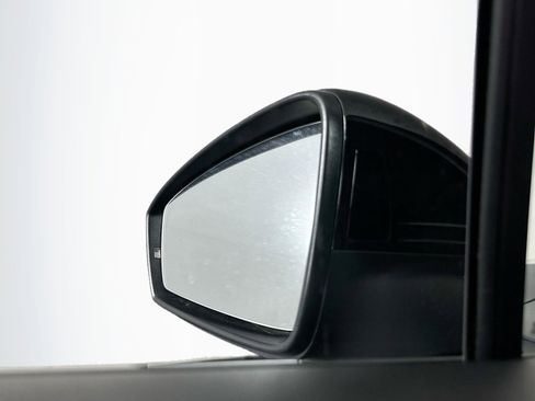 Used 2024 Volkswagen Tiguan SE image 16